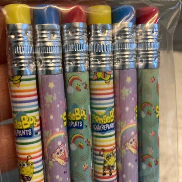 SpongeBob Squarepants No-Shows Socks & Wooden Pencils Gift Set - Picture 3 of 8